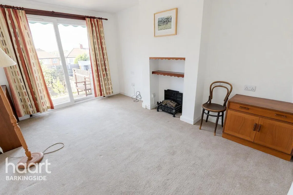 Strafford Avenue, Clayhall, IG5, photo 4