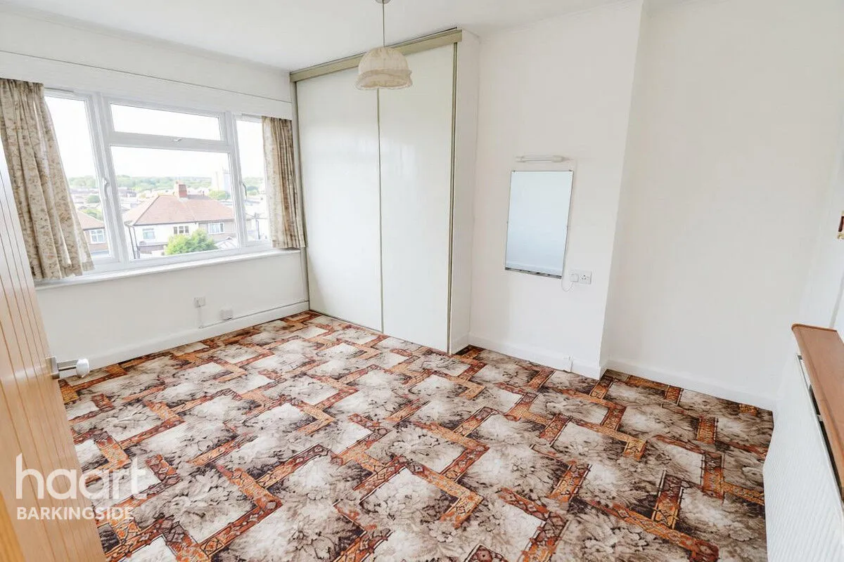 Strafford Avenue, Clayhall, IG5, photo 9