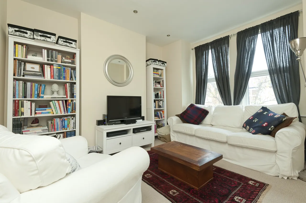 112b Darwin Road, London, photo 2