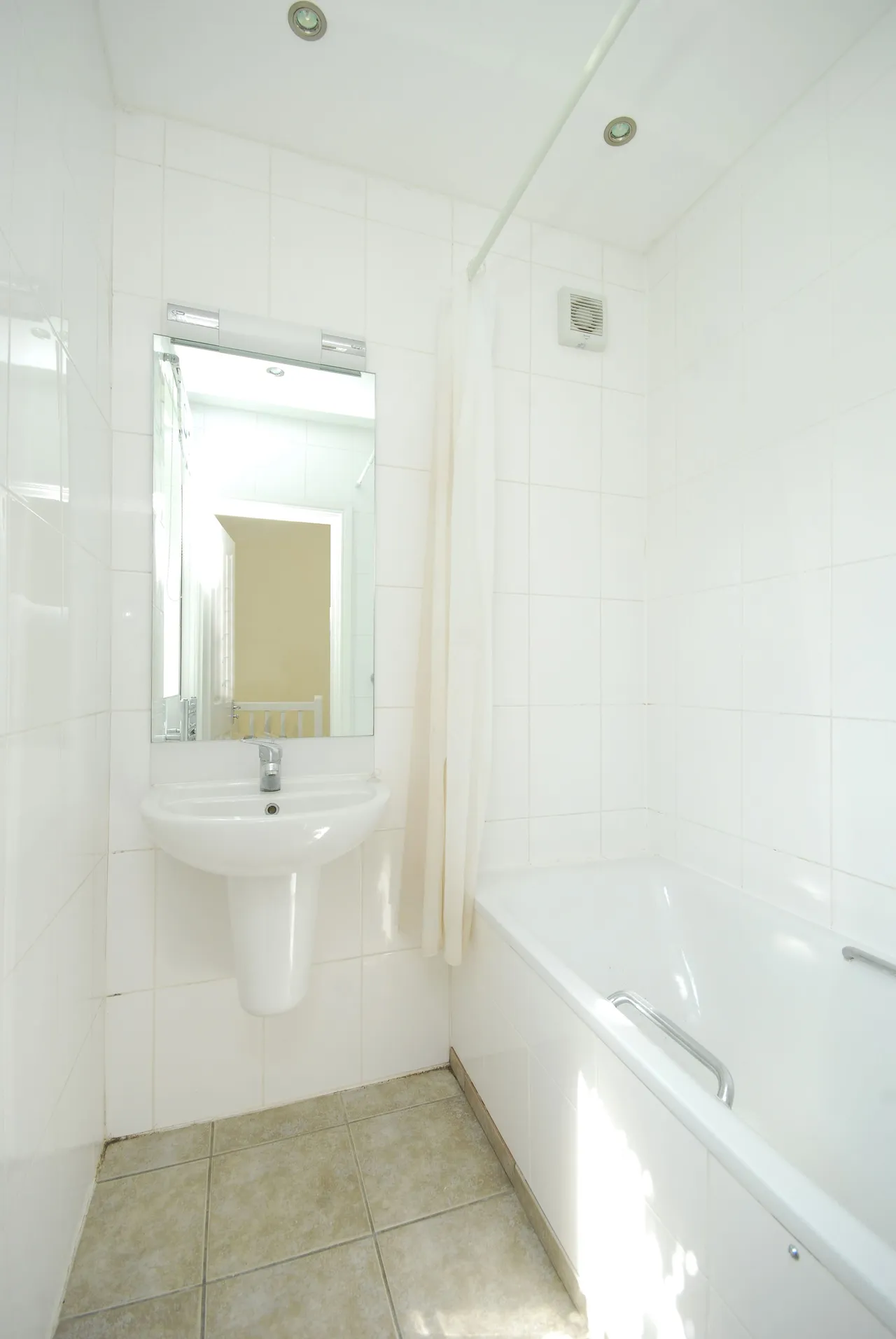 112b Darwin Road, London, photo 8