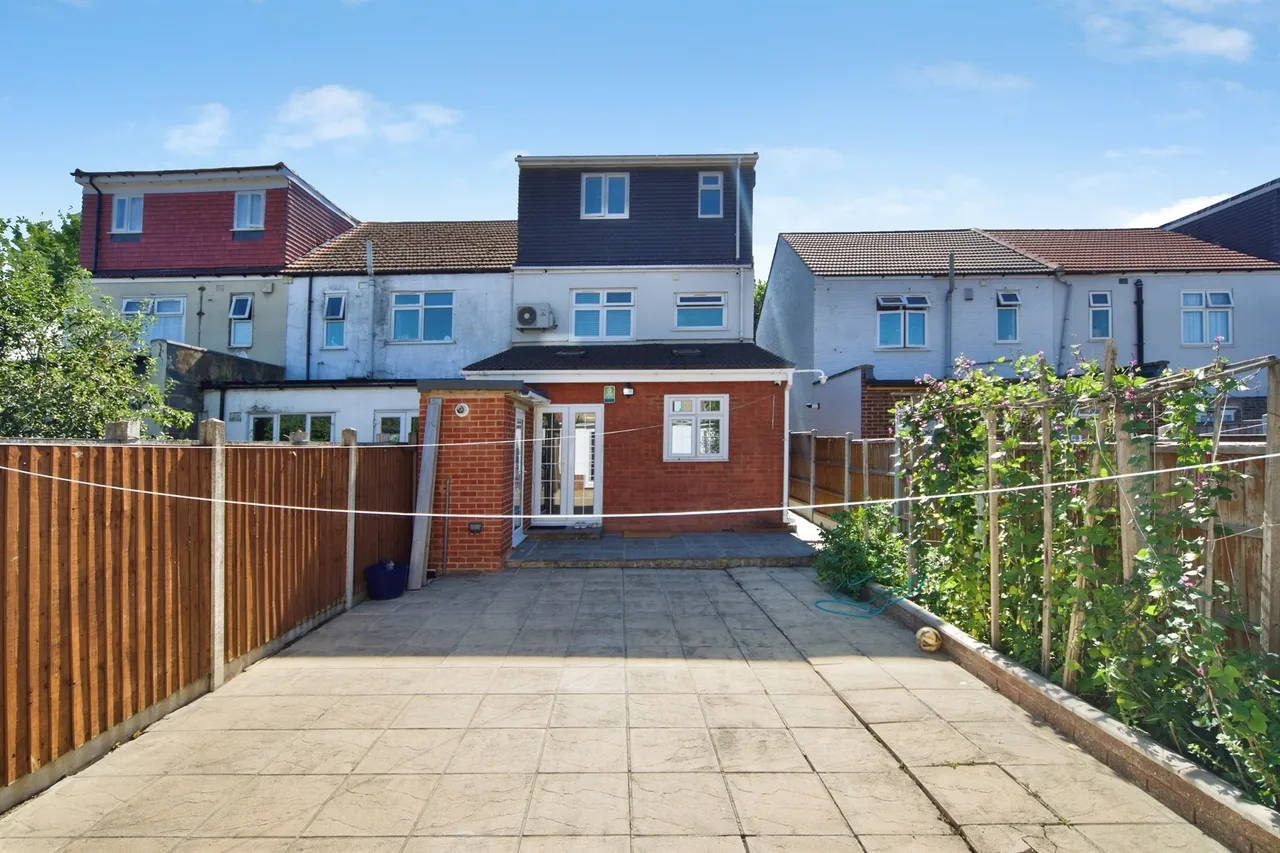 Flanders Road, London, photo 10