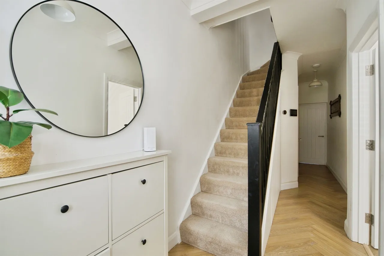 Flanders Road, London, photo 11