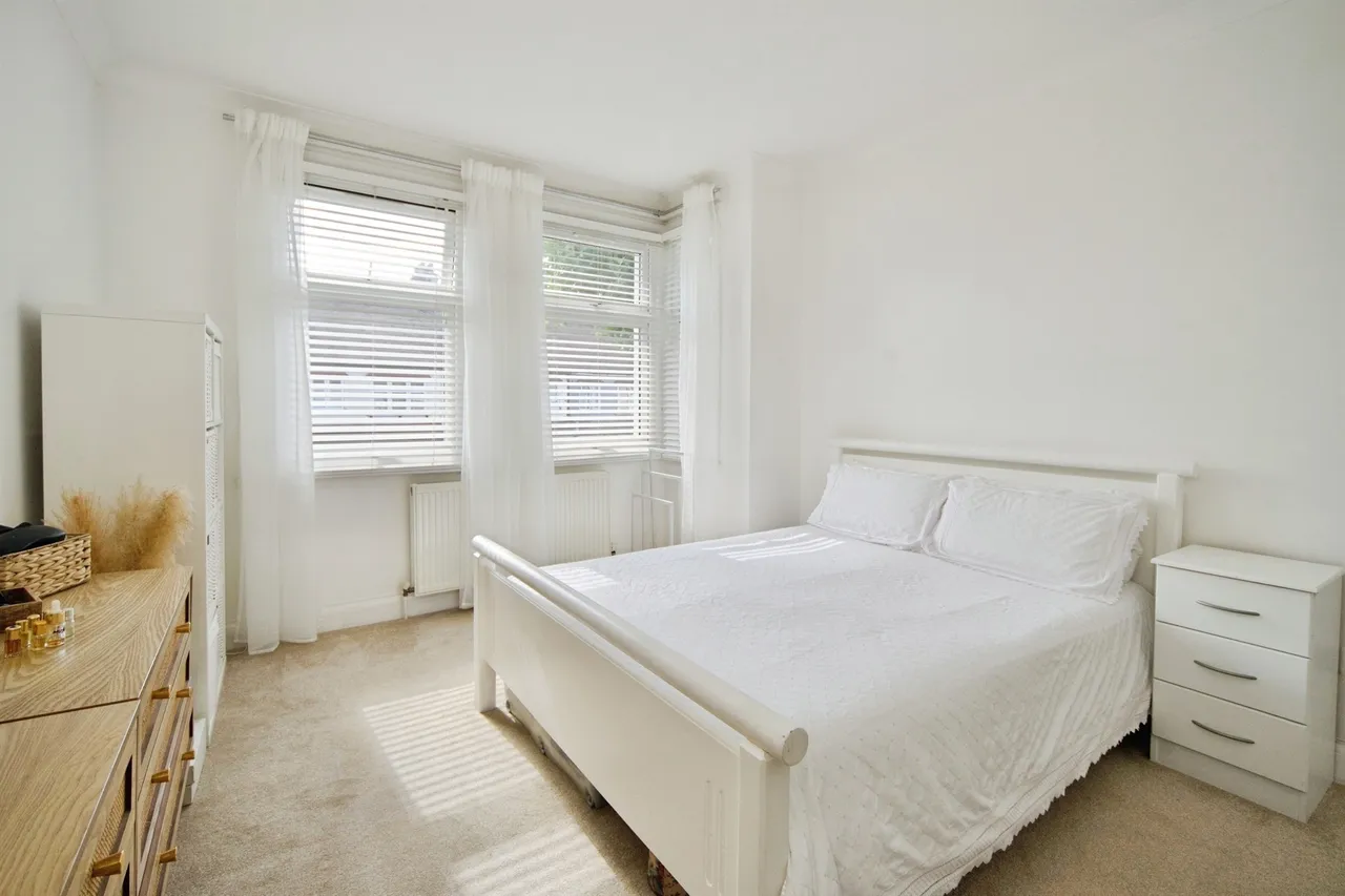 Flanders Road, London, photo 5