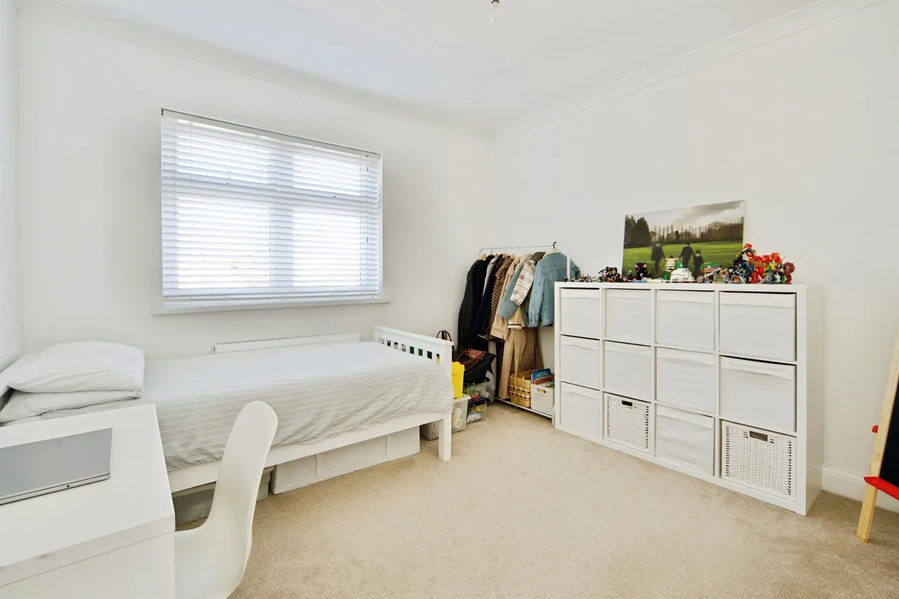 Flanders Road, London, photo 12