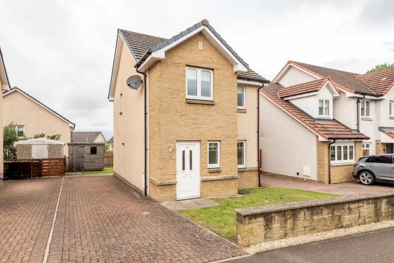 3 bed house for sale — Oakley Road, Saline