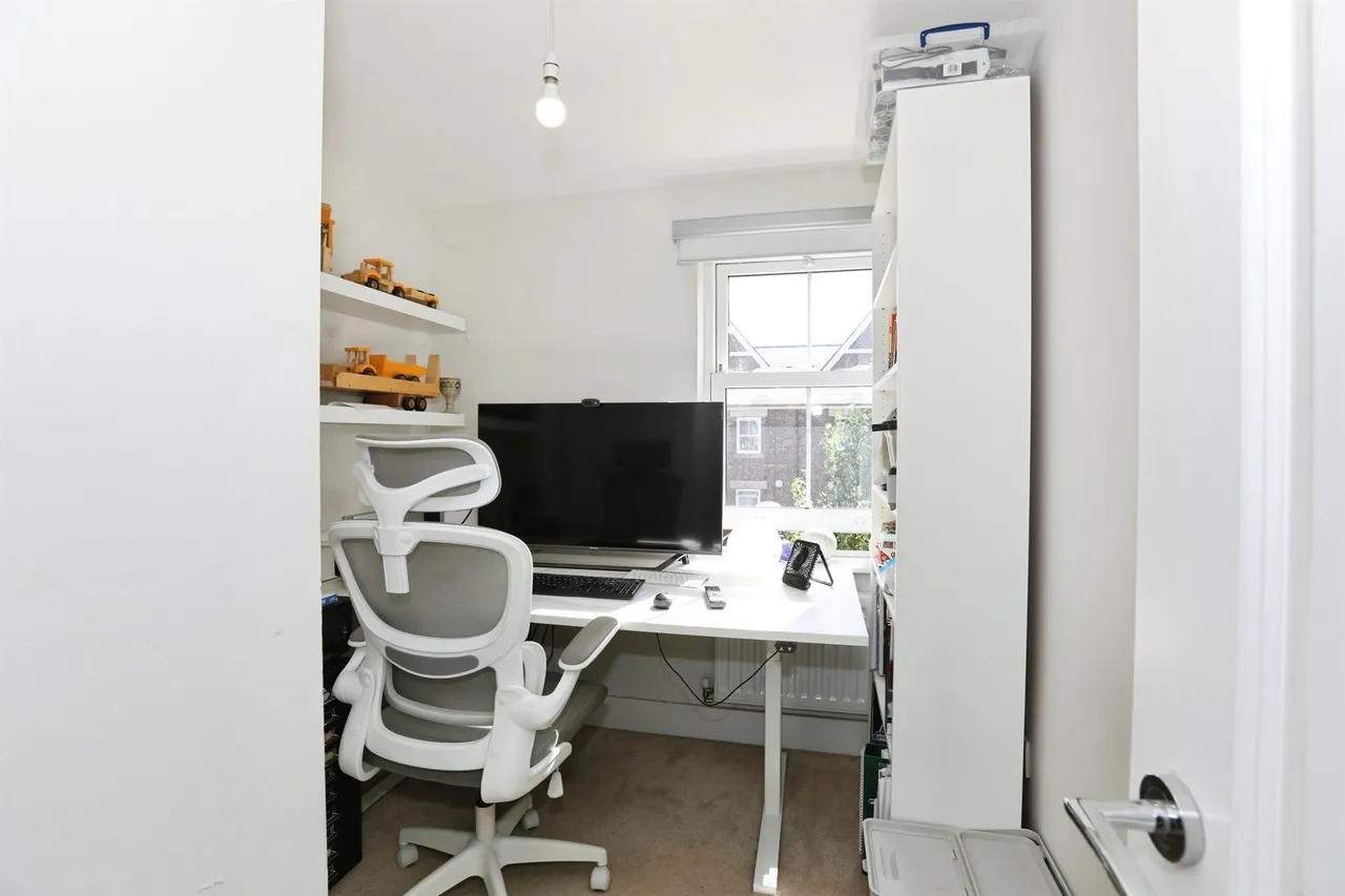 Wyvern Way, Burgess Hill, photo 11