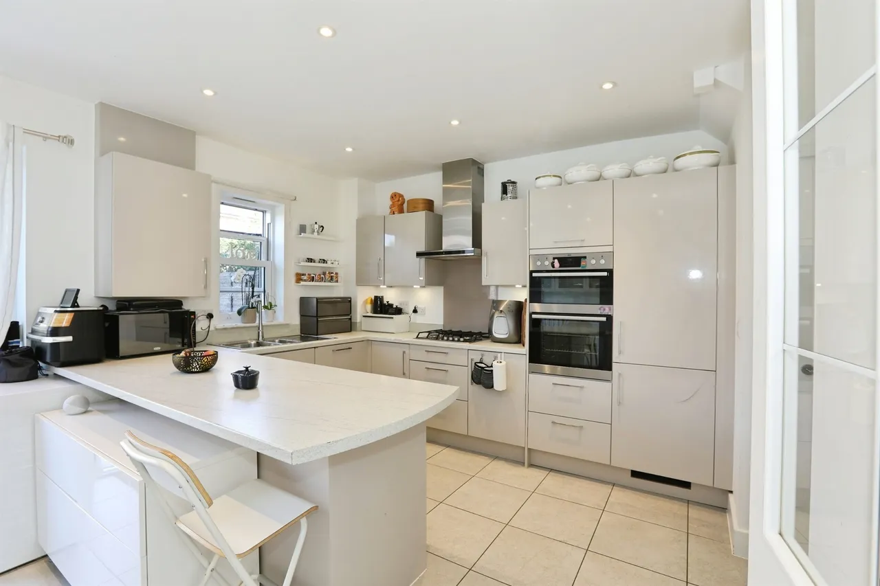 Wyvern Way, Burgess Hill, photo 2