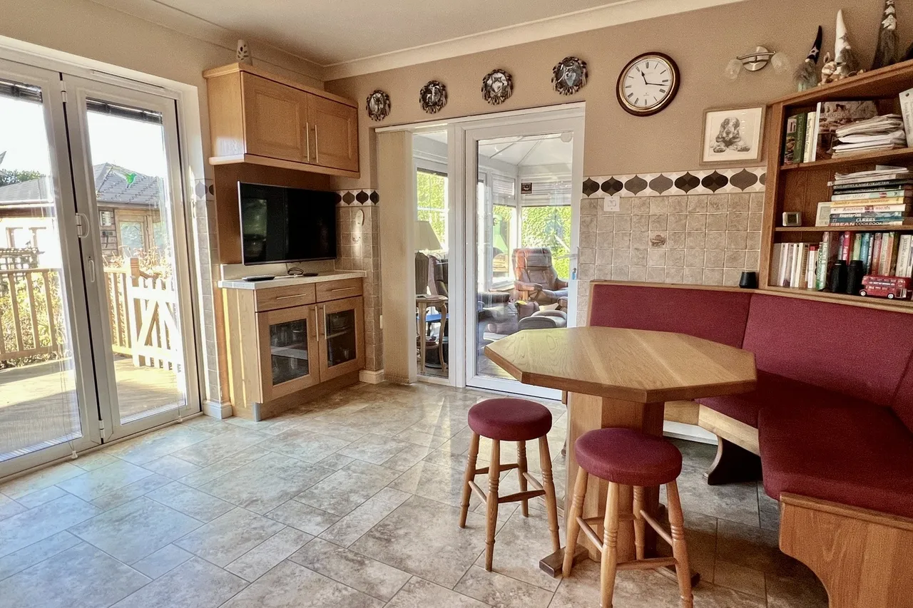 Laurel Close, St Leonards, BH24, photo 9