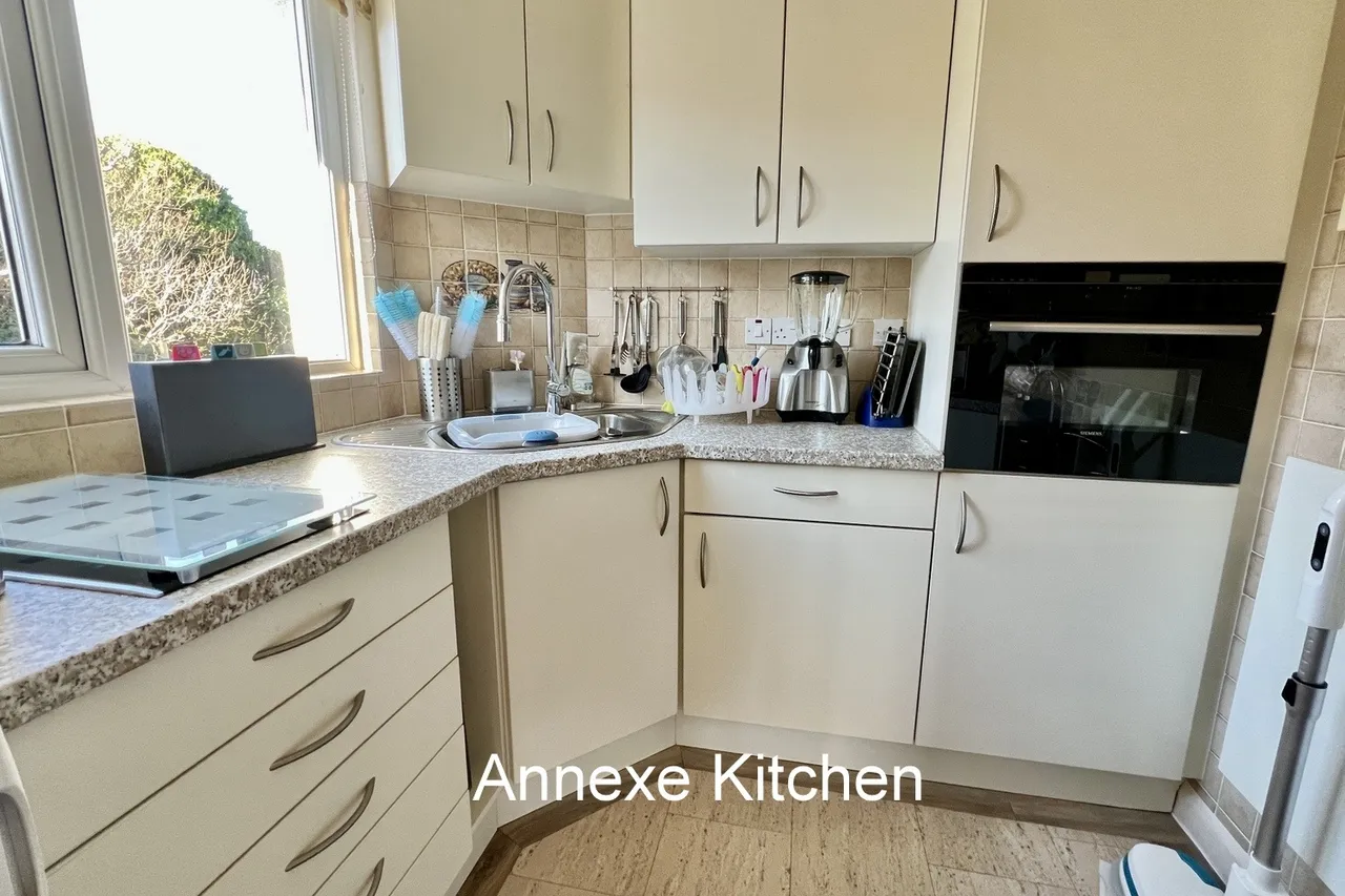 Laurel Close, St Leonards, BH24, photo 19