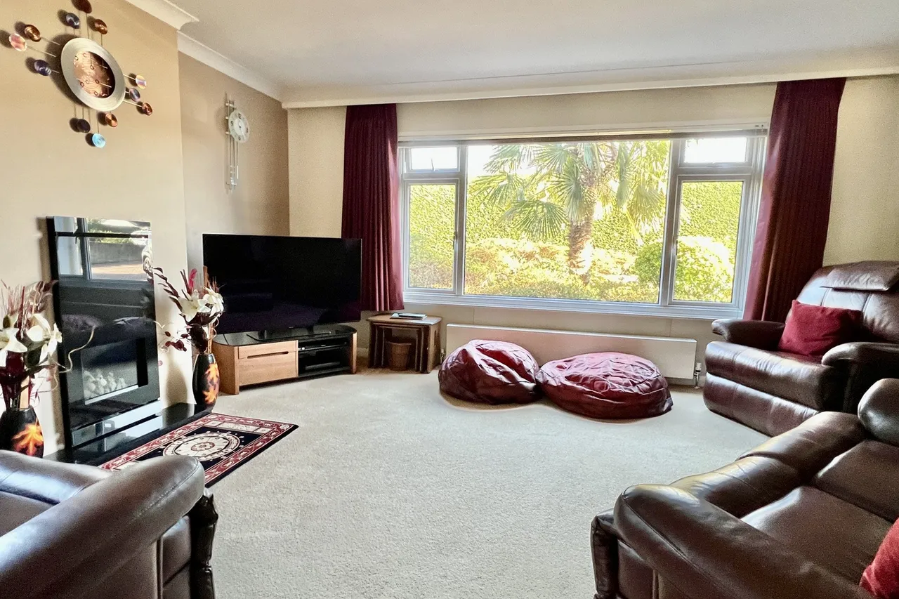 Laurel Close, St Leonards, BH24, photo 11