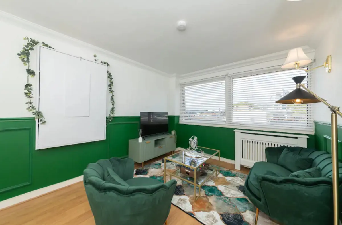 London, W1T, photo 8