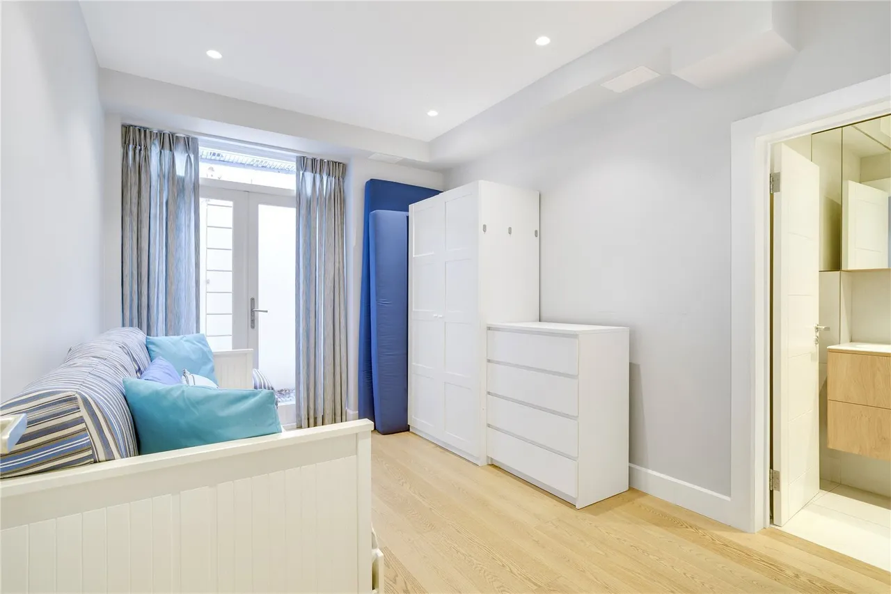 Sisters Avenue, London, SW11, photo 9