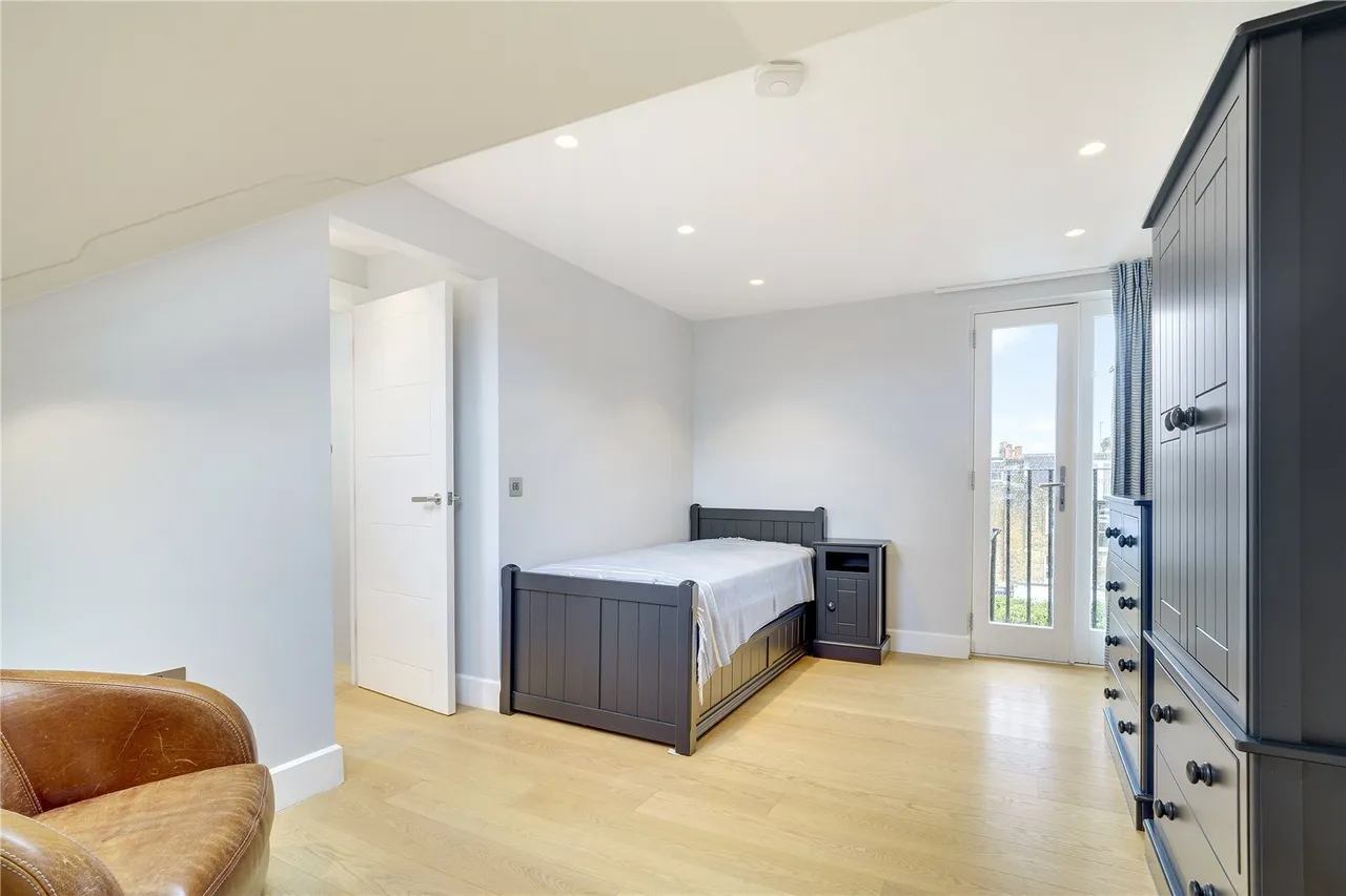 Sisters Avenue, London, SW11, photo 17