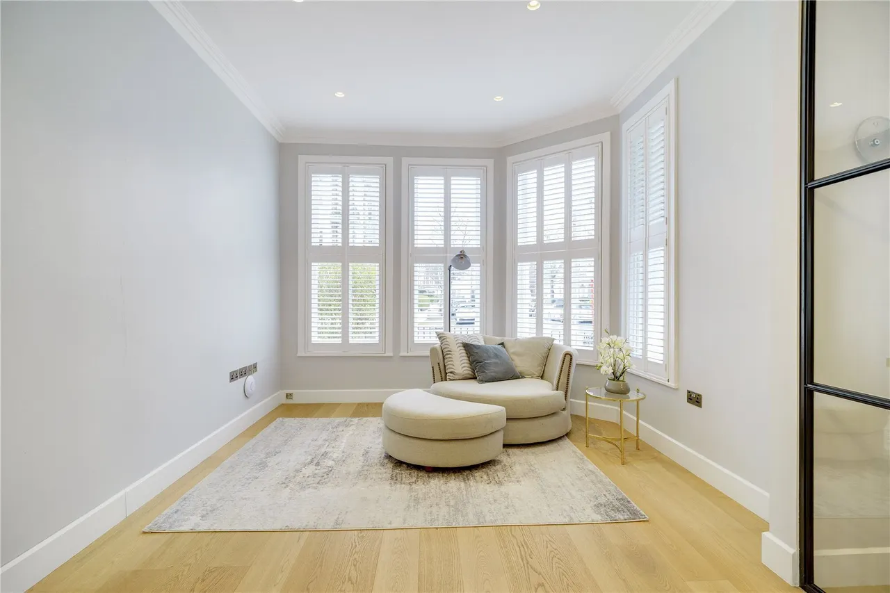 Sisters Avenue, London, SW11, photo 2