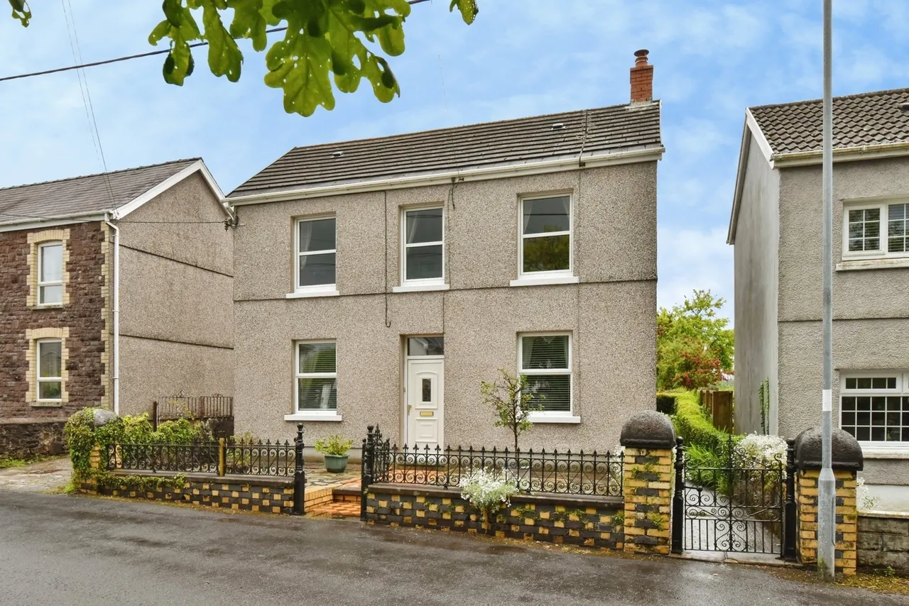 4 bed house for sale, Pantyblodau Road, Blaenau, SA18