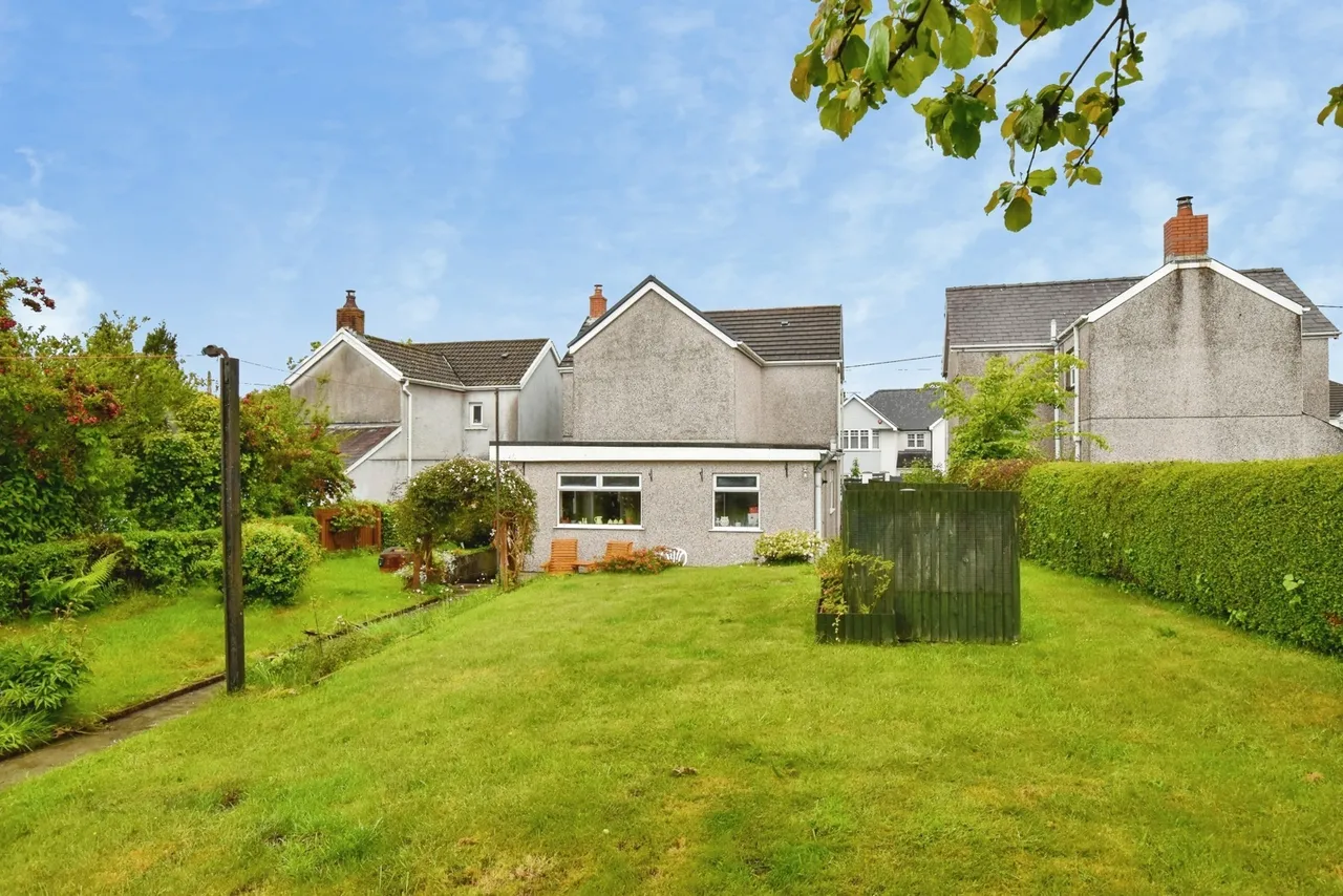 Pantyblodau Road, Blaenau, SA18, photo 11