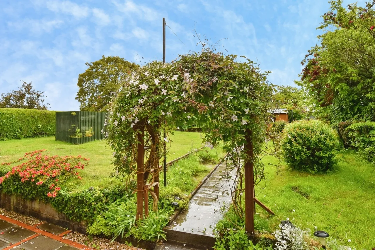 Pantyblodau Road, Blaenau, SA18, photo 12