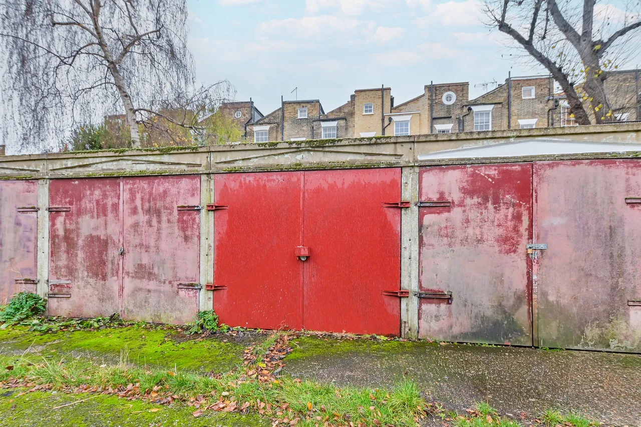 Garage No 10, 19 Chantry Street, London, photo 5