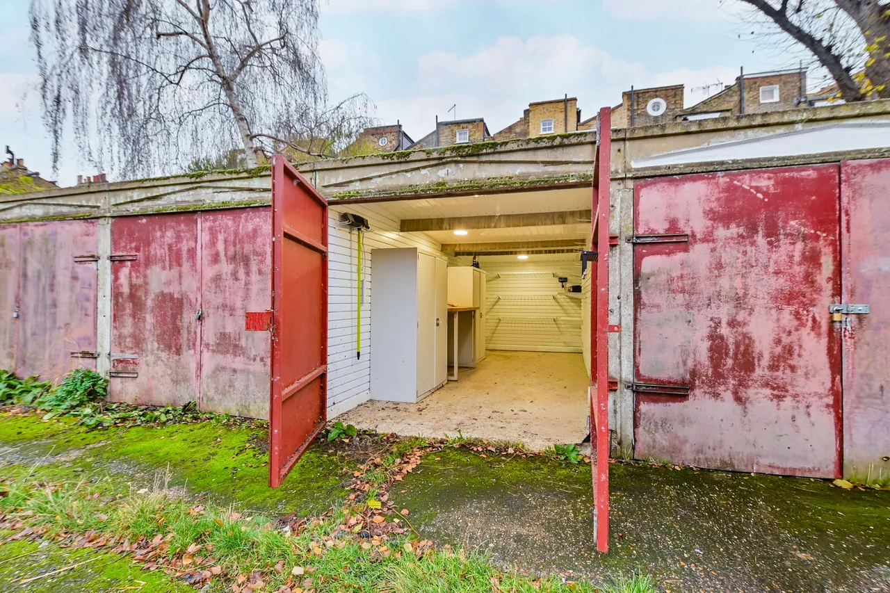 Garage No 10, 19 Chantry Street, London, photo 4