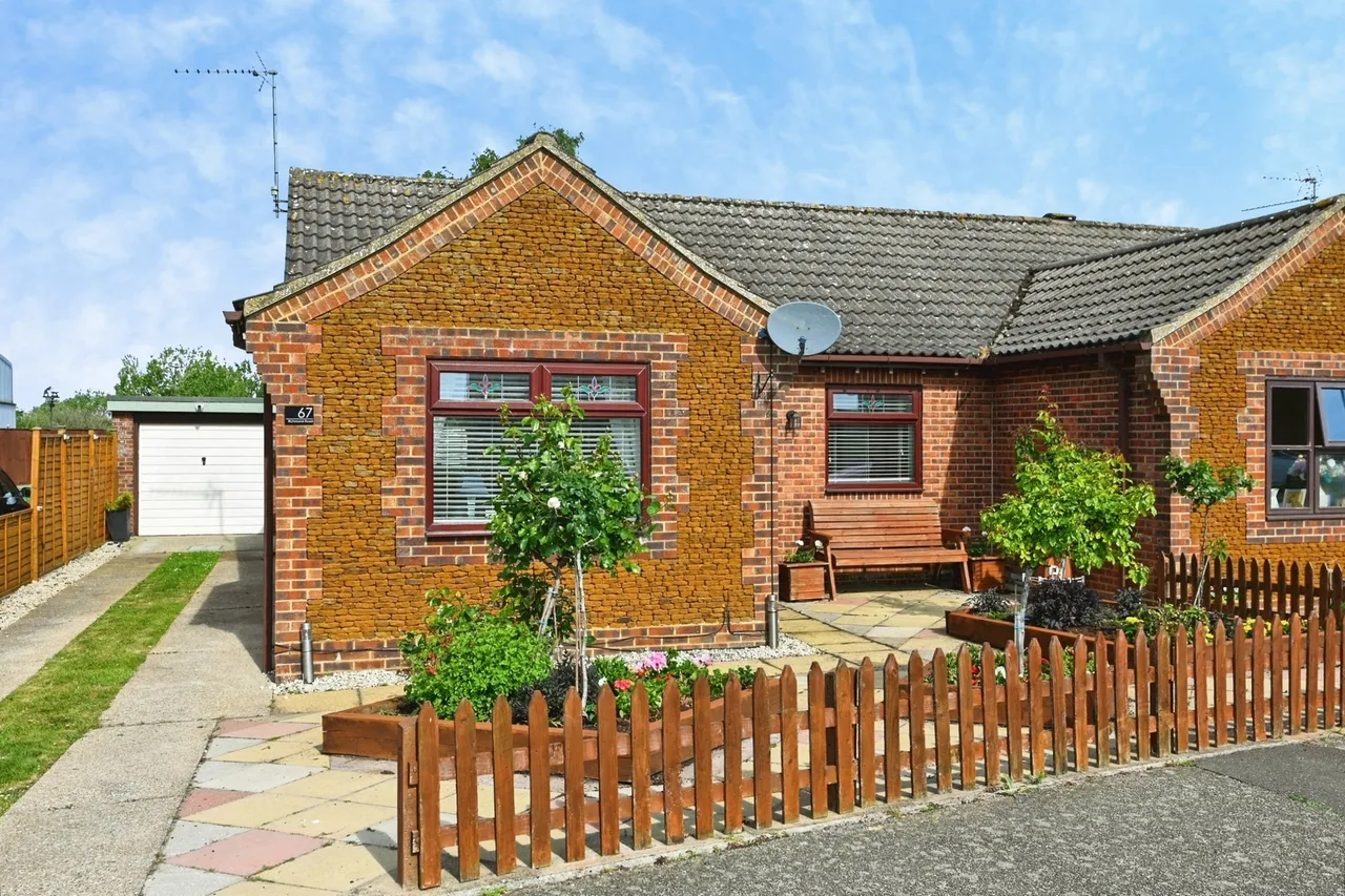 2 bed house for sale — Richmond Road, Downham Market, Norfolk, PE38