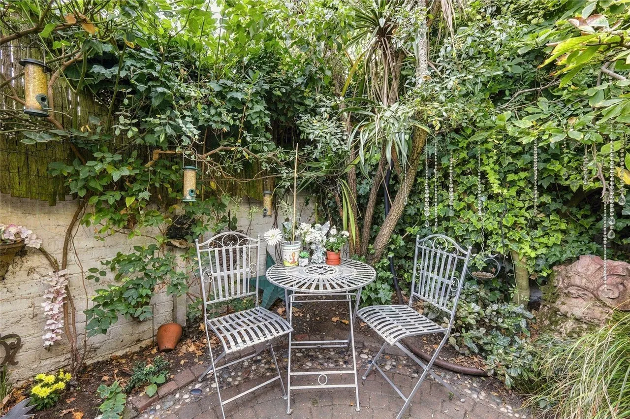 Albion Road, London, N16, photo 33