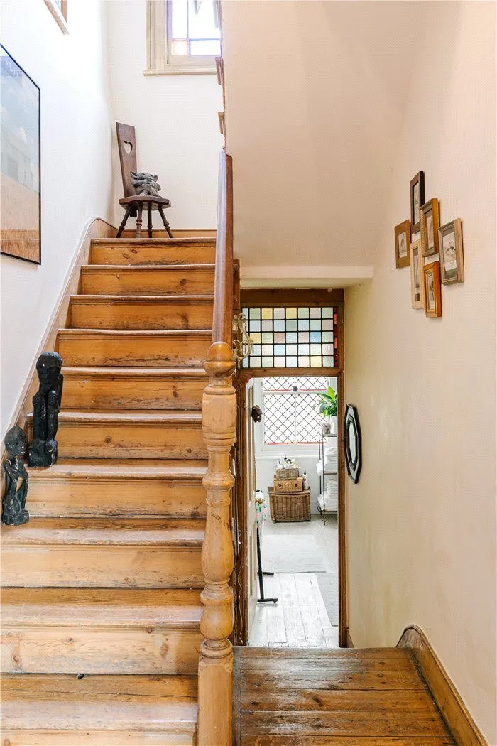 Albion Road, London, N16, photo 22