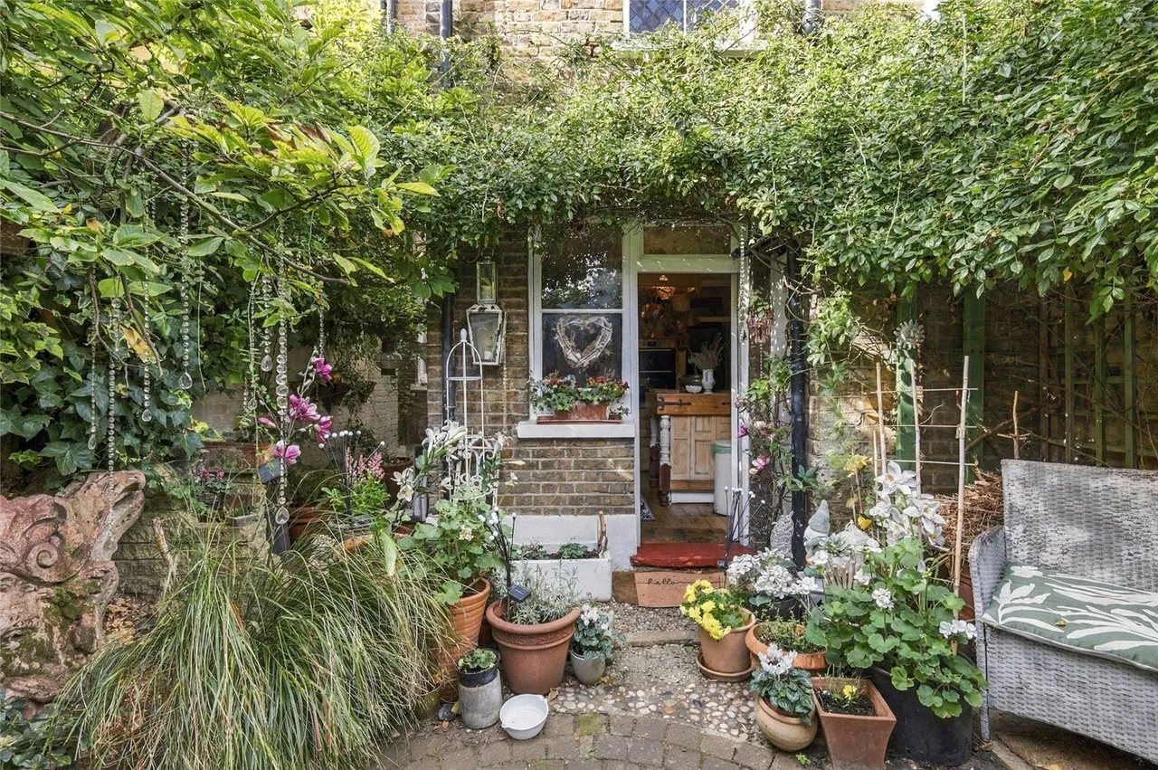 Albion Road, London, N16, photo 35