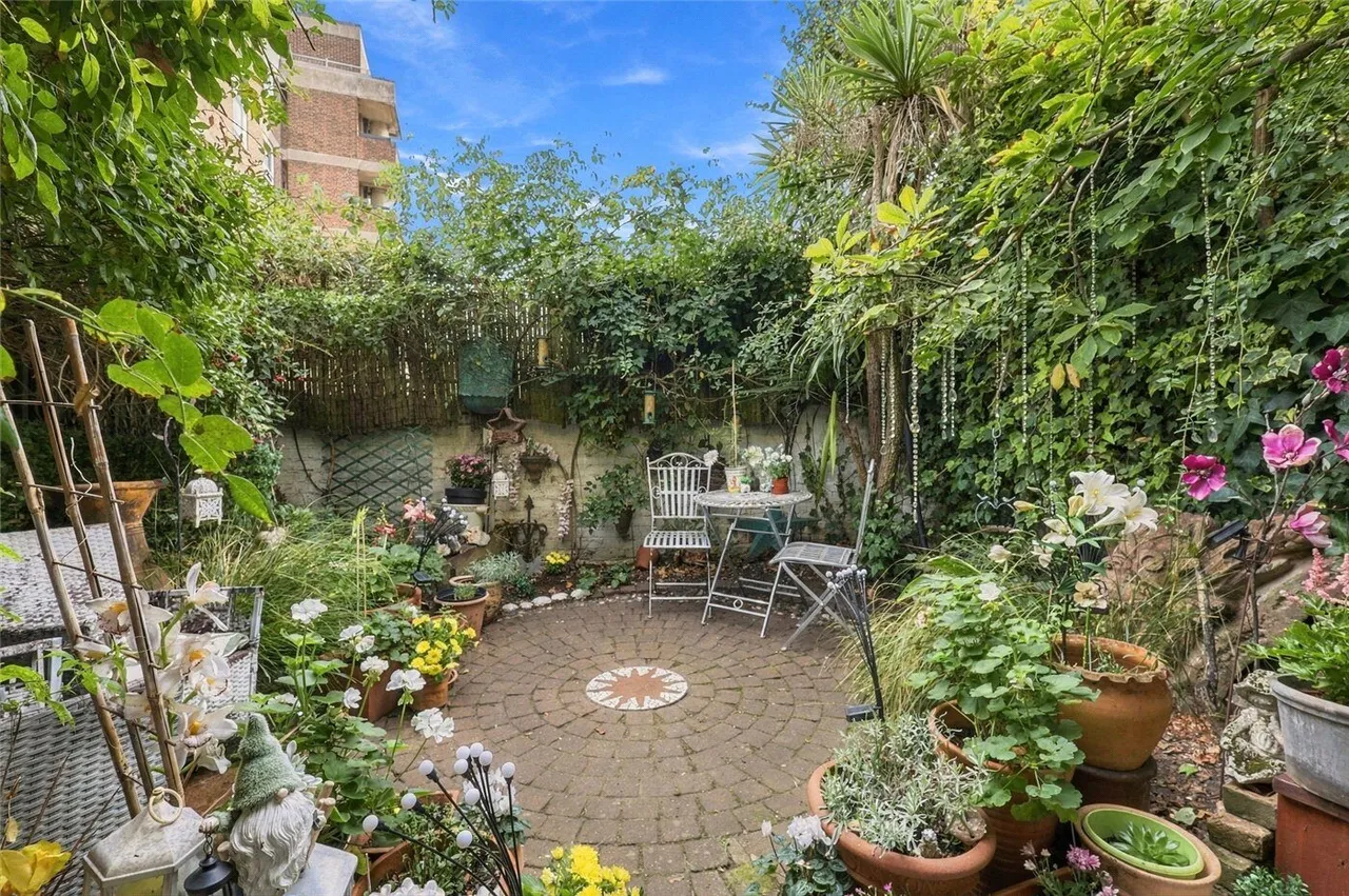 Albion Road, London, N16, photo 9