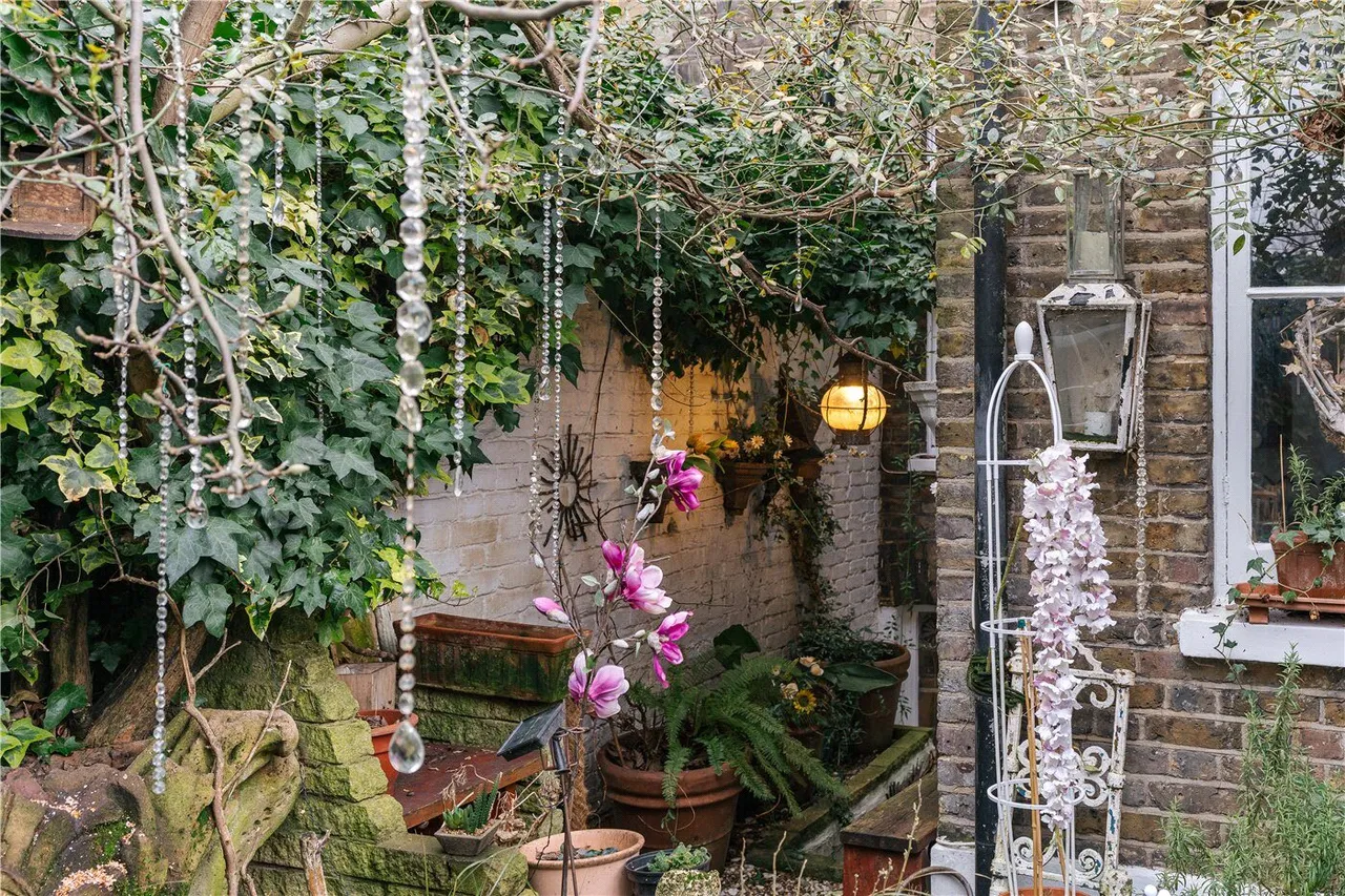 Albion Road, London, N16, photo 21