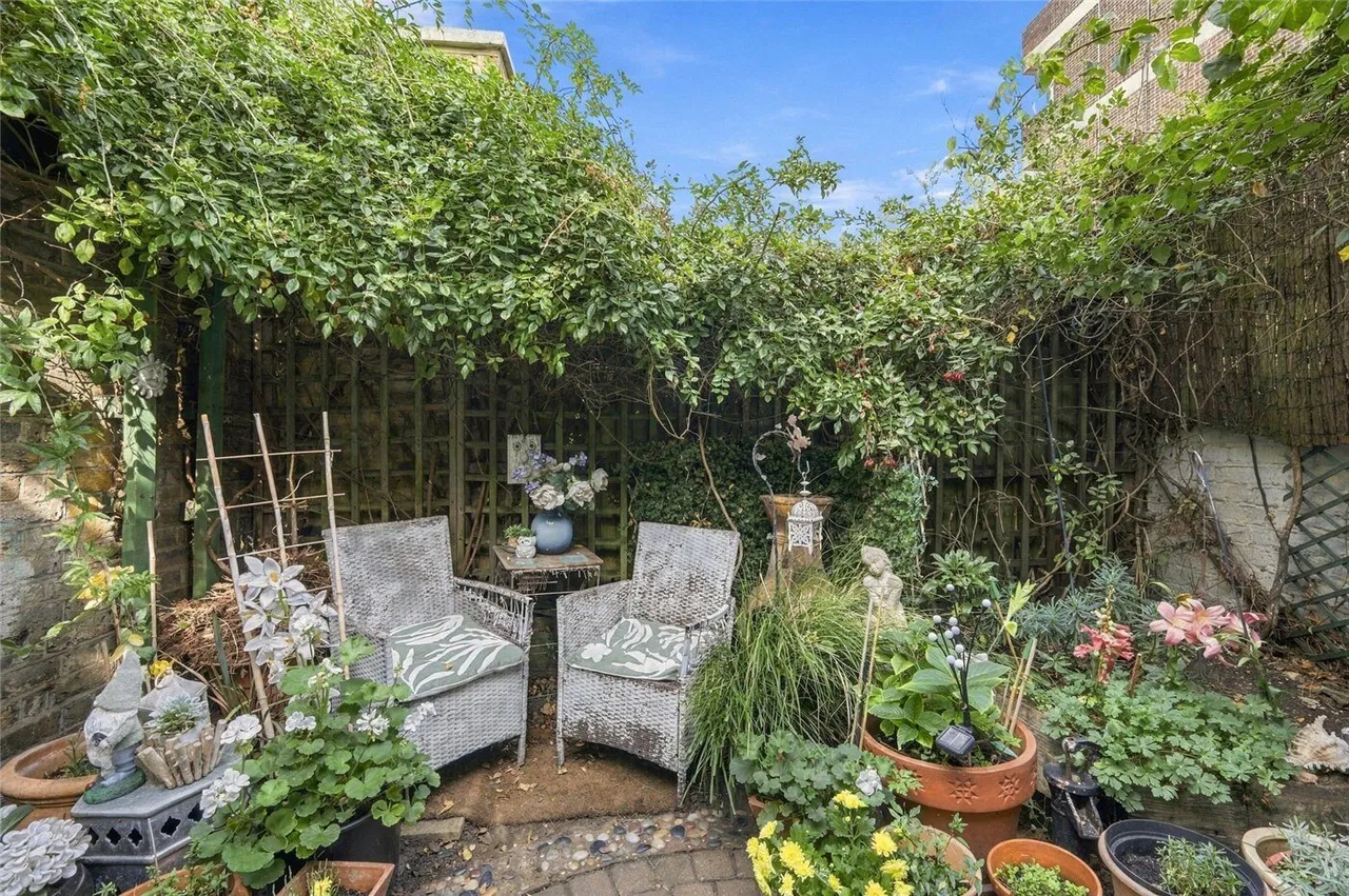 Albion Road, London, N16, photo 34