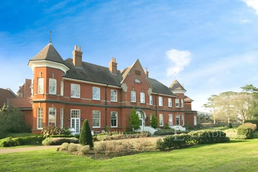 2 bed flat for sale, Parkview Way, Epsom, KT19