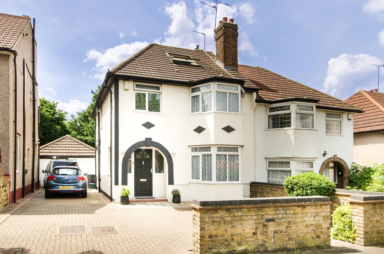 3 bed house to rent — 23 Alder Grove, London