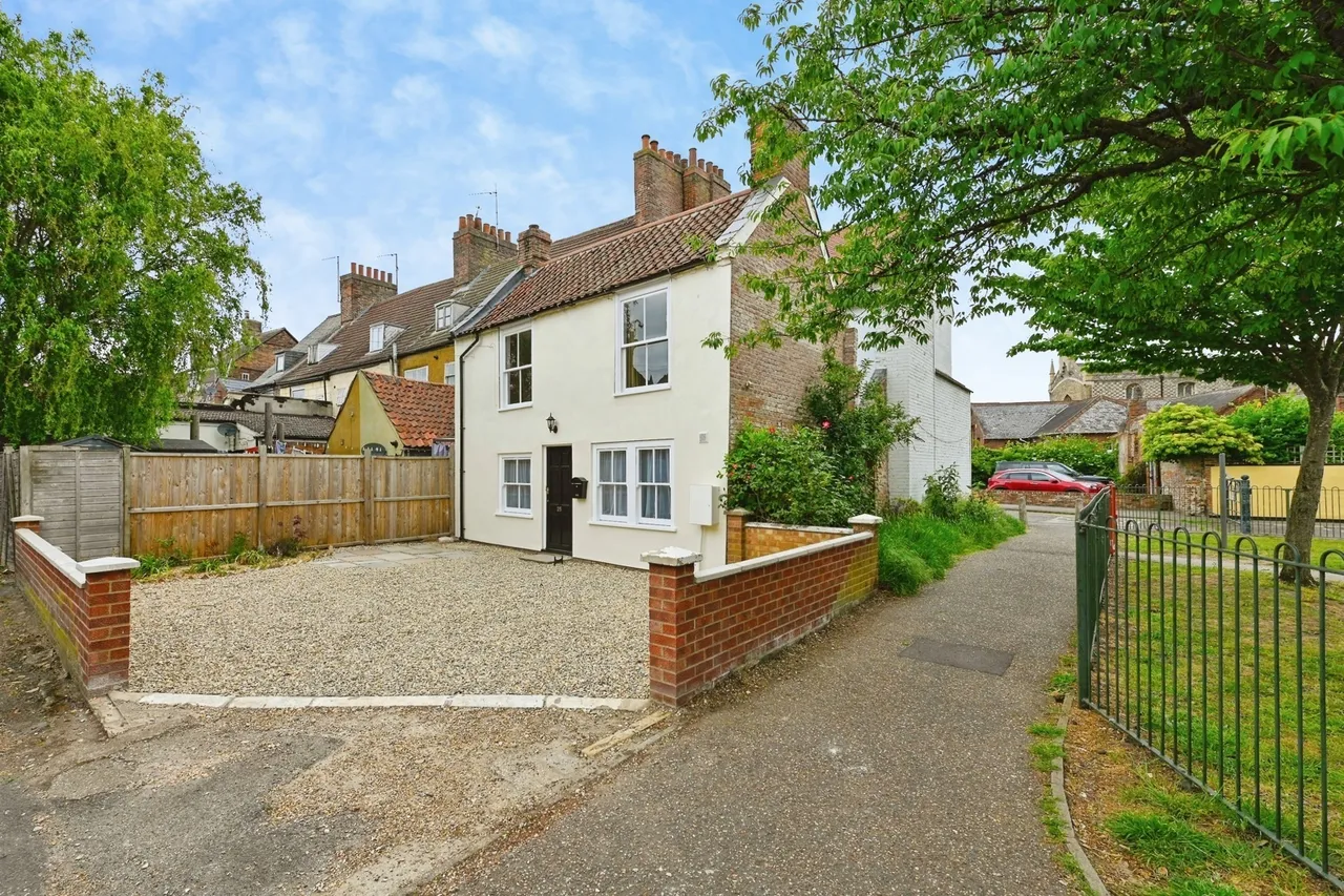 2 bed house for sale — Carmelite Terrace, KING'S LYNN, Norfolk, PE30