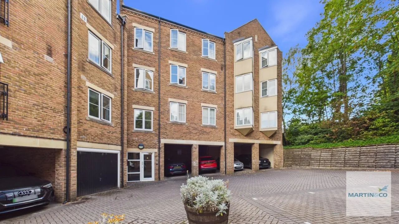 2 bed flat for sale — Birmingham Road, Sutton Coldfield, West Midlands