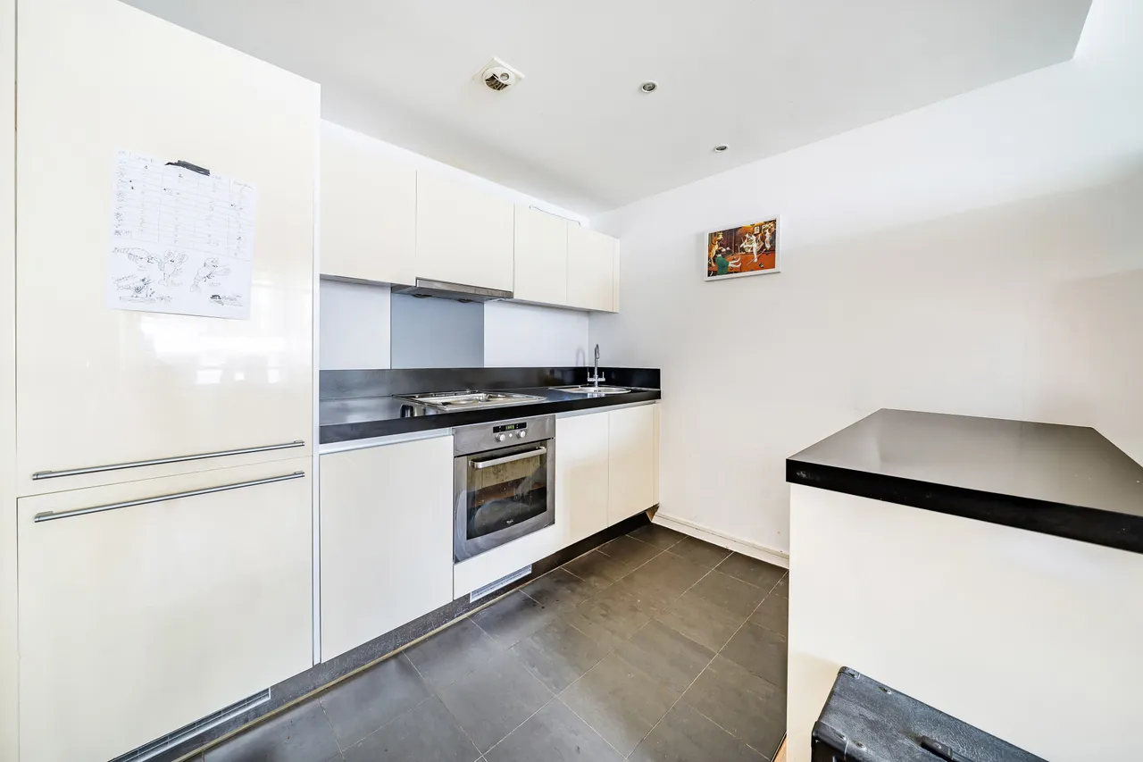 113 Wallis House, Great West Road, Brentford, photo 3