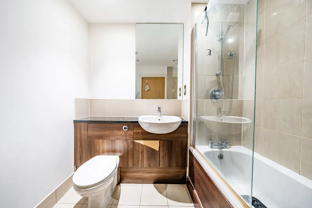 113 Wallis House, Great West Road, Brentford, photo 5