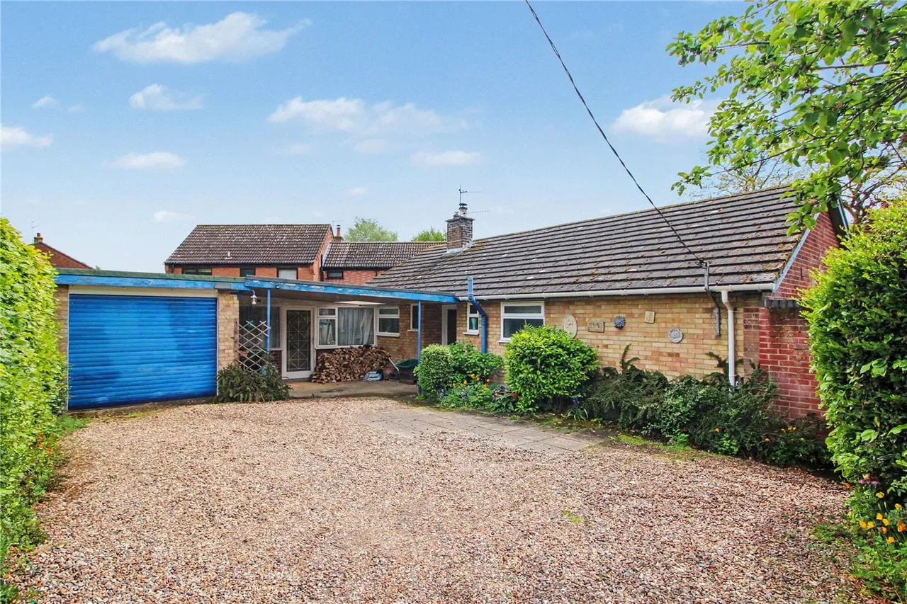 4 bed house for sale — Upgate, Poringland, Norwich, Norfolk, NR14