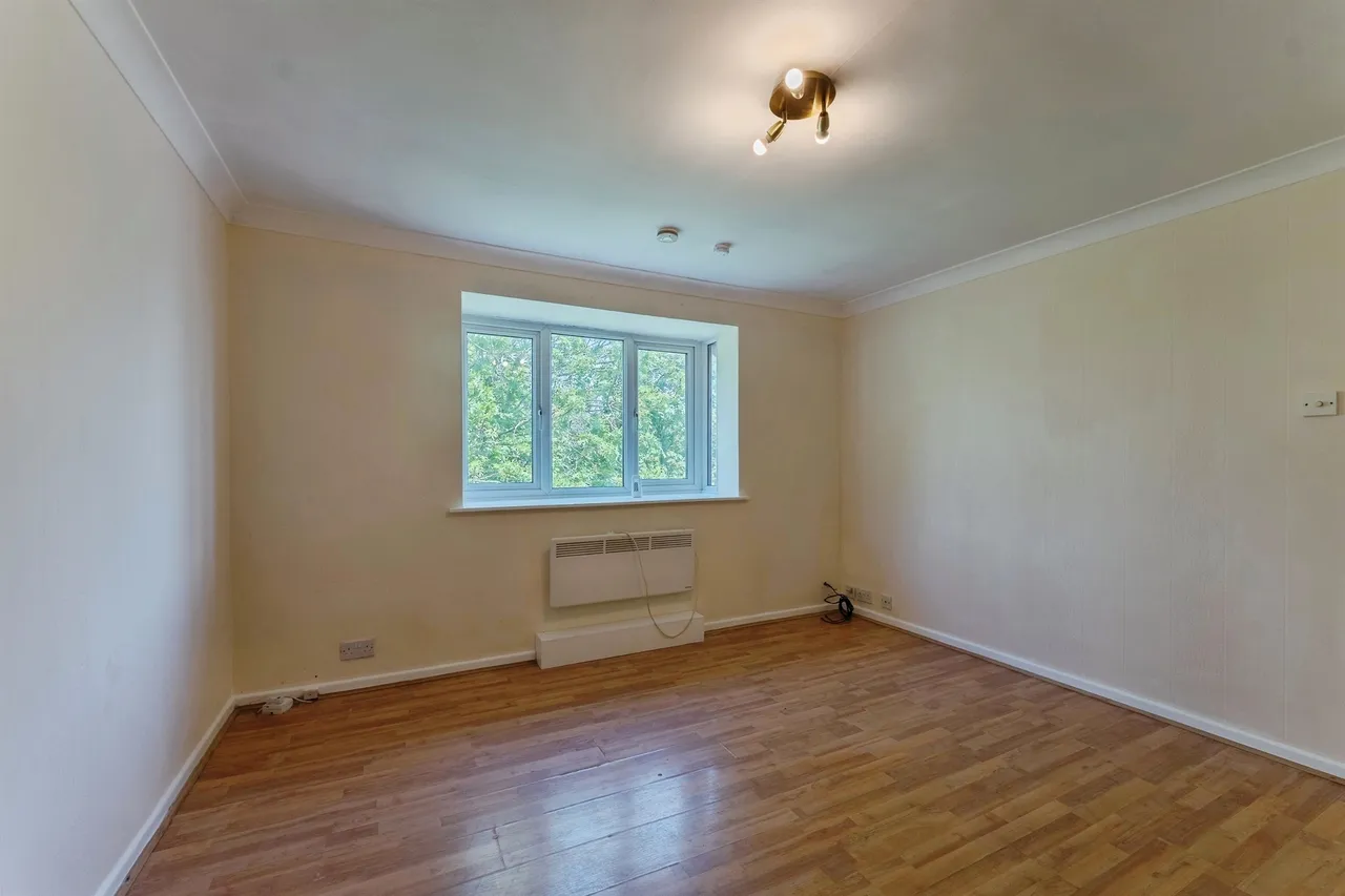 Village Road, PRENTON, photo 8