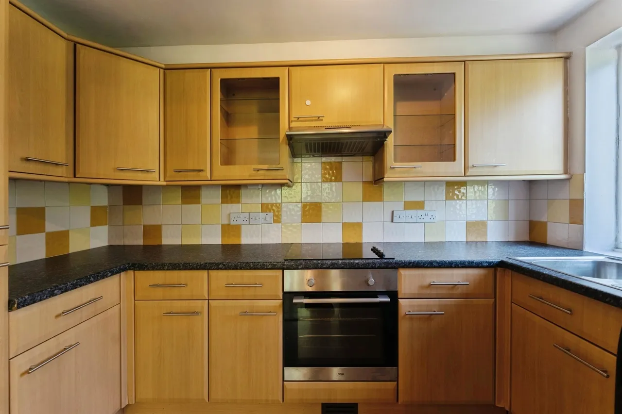 Village Road, PRENTON, photo 6
