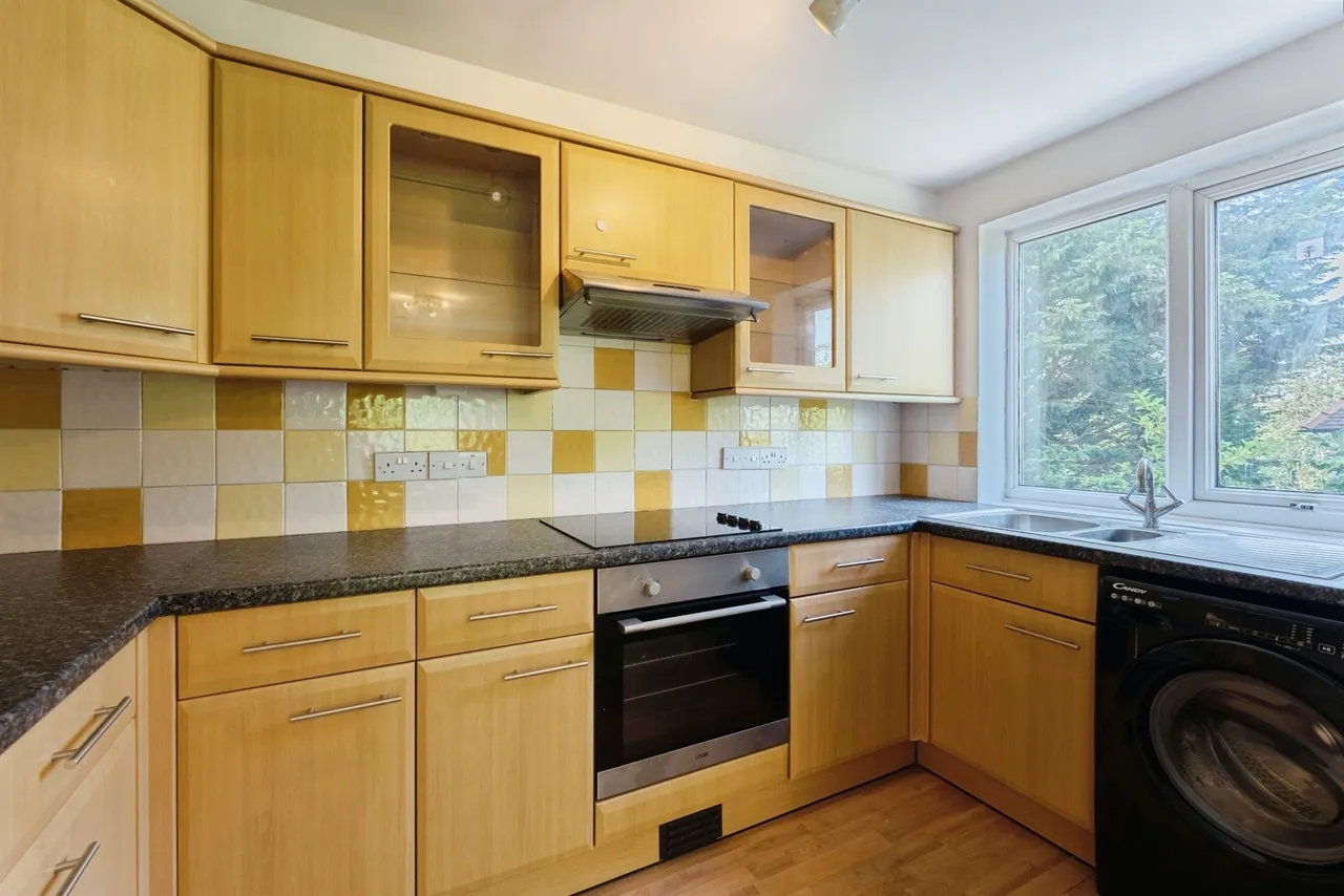Village Road, PRENTON, photo 5