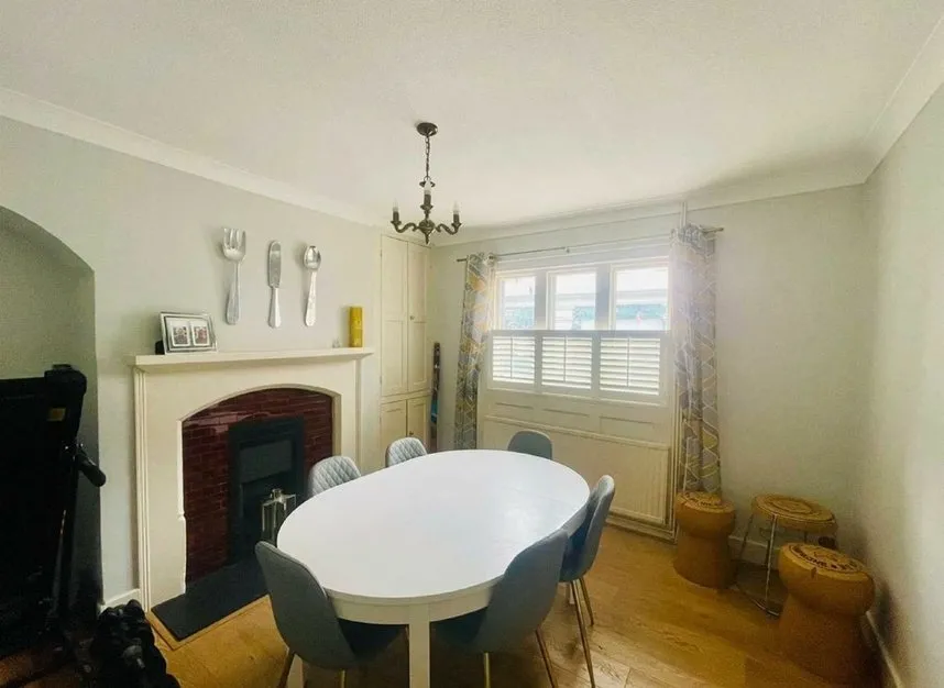 4 bed house to rent — High Street, Windsor, SL4