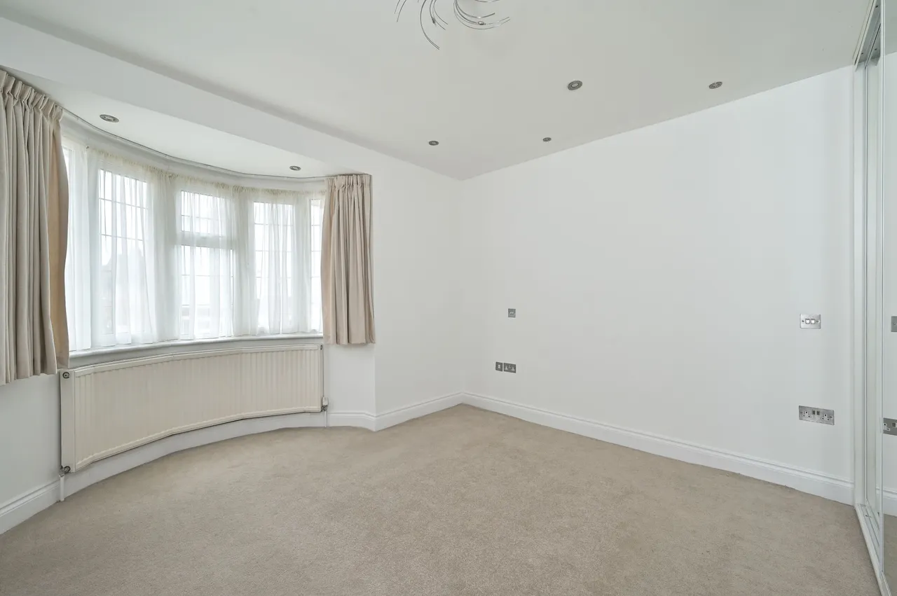 47 Oak Tree Drive, London, photo 5