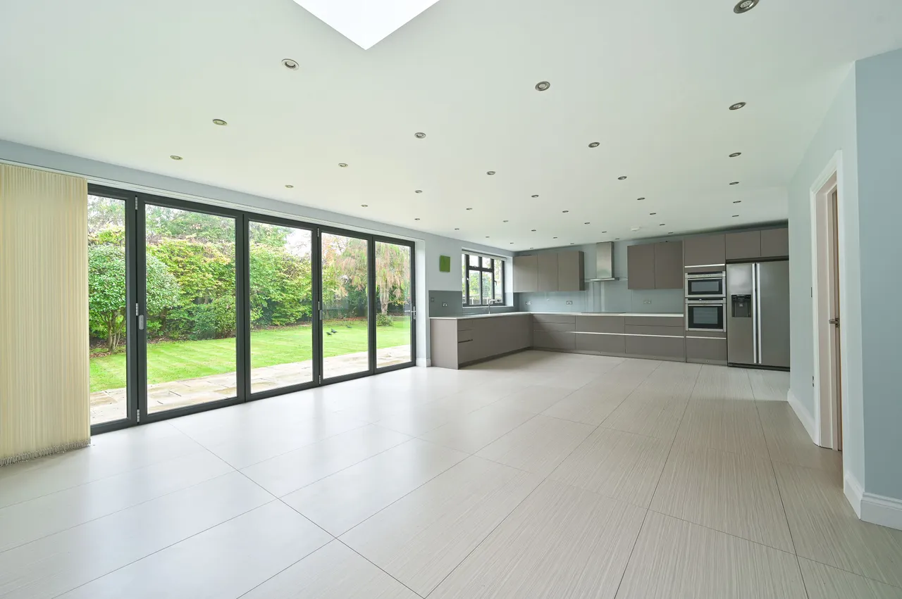 47 Oak Tree Drive, London, photo 2