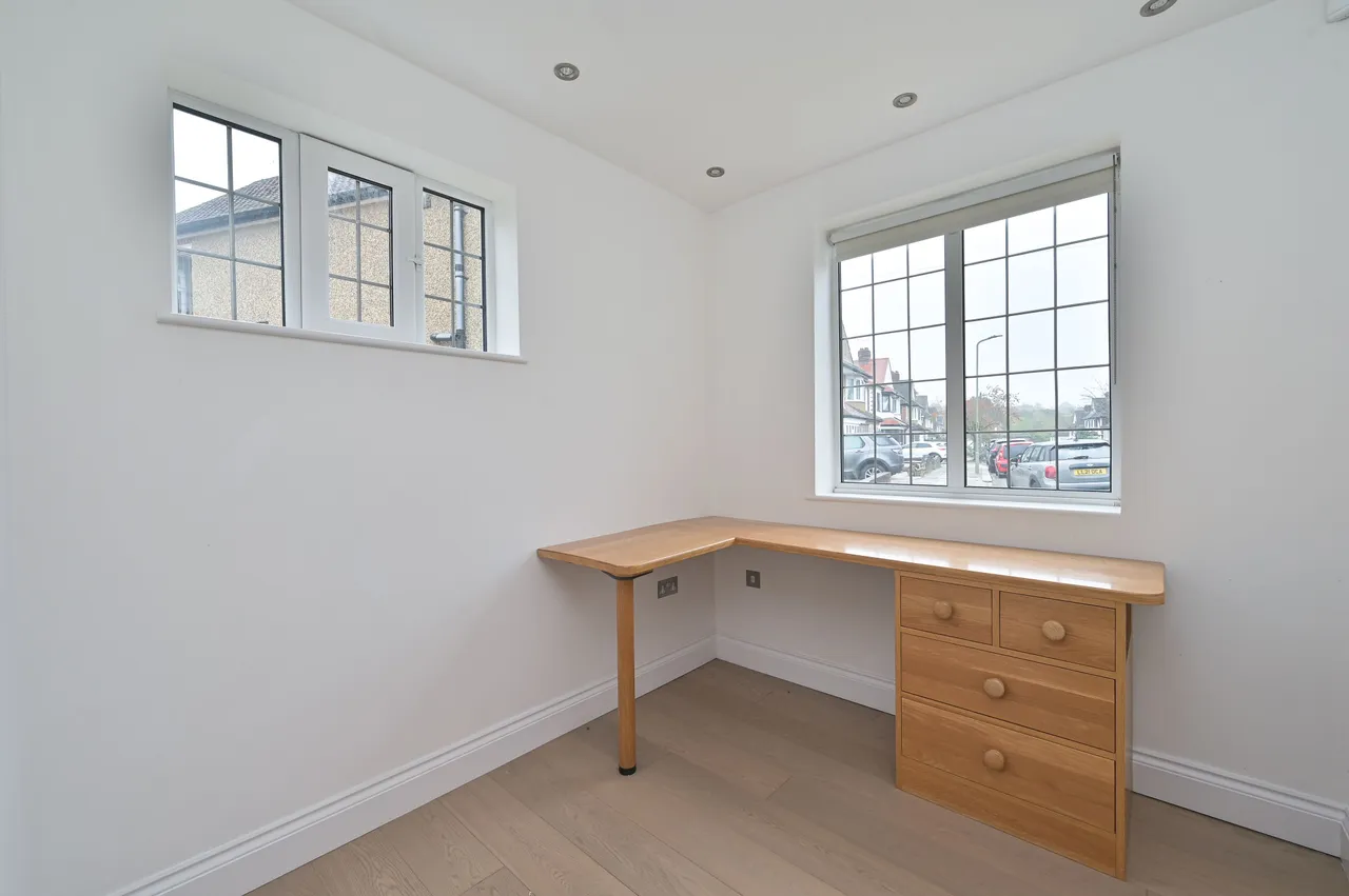 47 Oak Tree Drive, London, photo 4