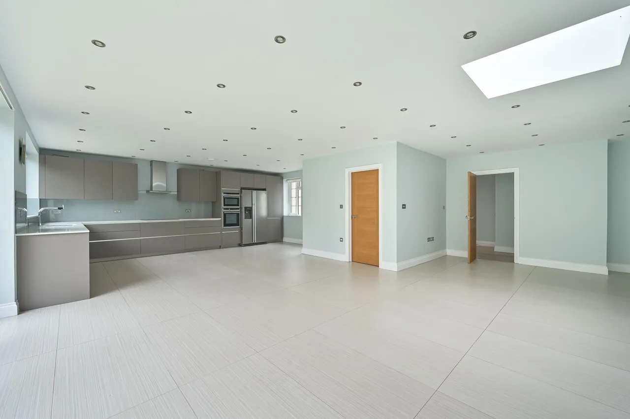 47 Oak Tree Drive, London, photo 3