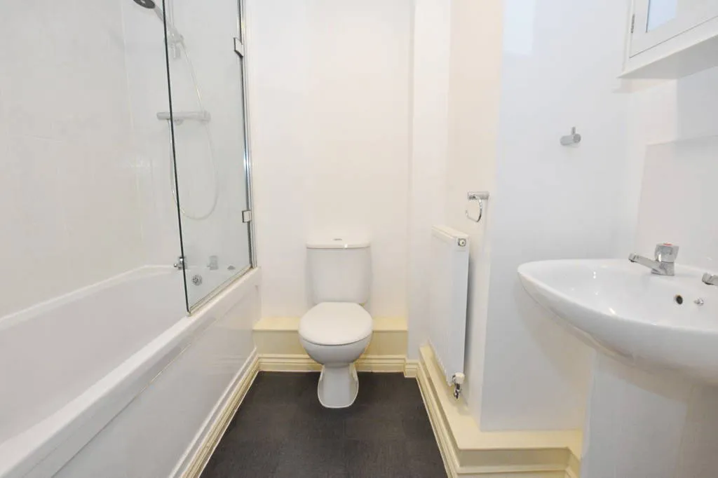 Kirkistown Close, Caldecott Manor, Rugby, Warwickshire, CV21 1AN, photo 8