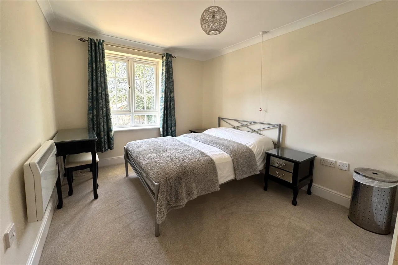 Harding Place, Wokingham, Berkshire, RG40 1BT, photo 2