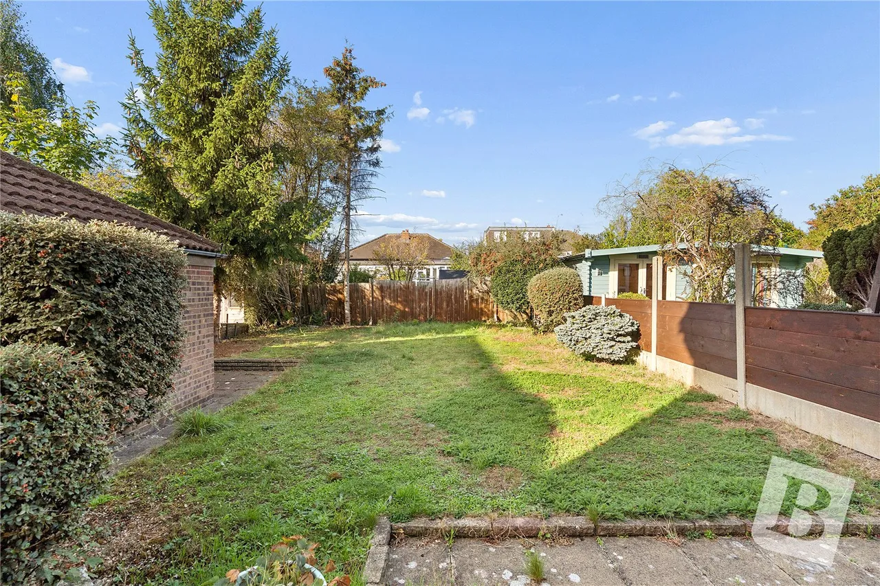 Fontwell Park Gardens, Hornchurch, RM12, photo 12