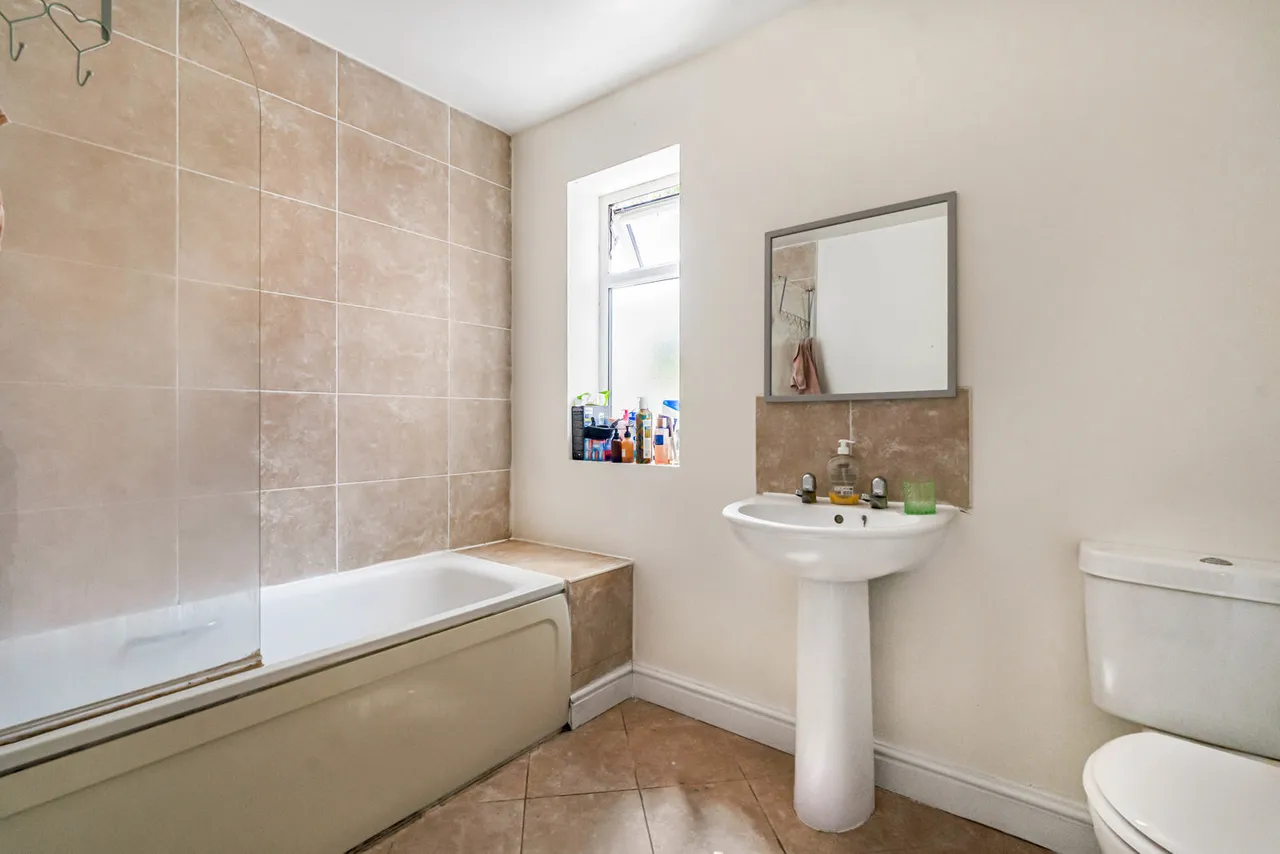Victoria Street, Englefield Green, TW20, photo 9