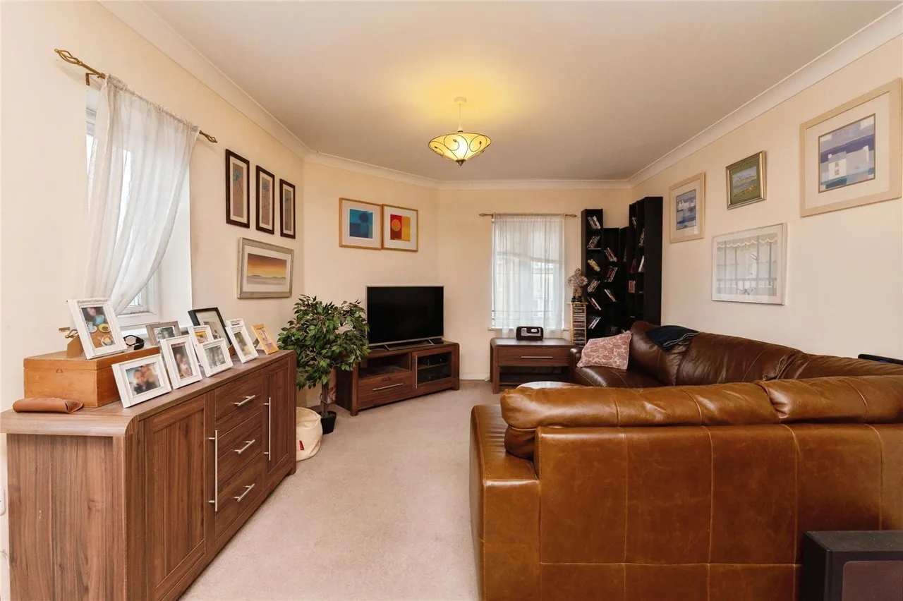 Roche Close, Rochford, Essex, SS4, photo 2